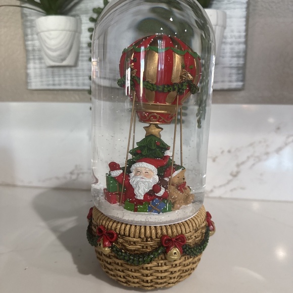 Santa’s Festive Hot Air Balloon Musical Snow Globe - Picture 1 of 6
